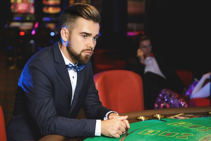 Tabel penilaian tangan Qiu Qiu menunjukkan kombinasi kartu dan nilainya di slot birutoto